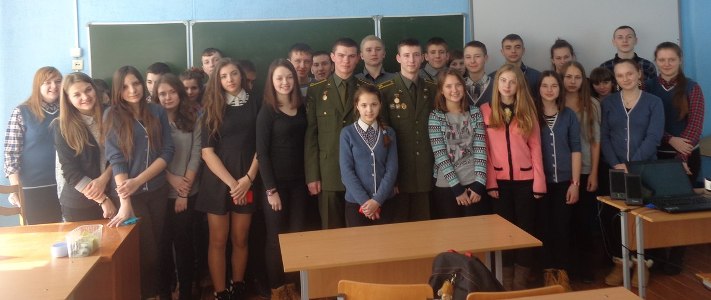 Совместное фото с учениками гимназии