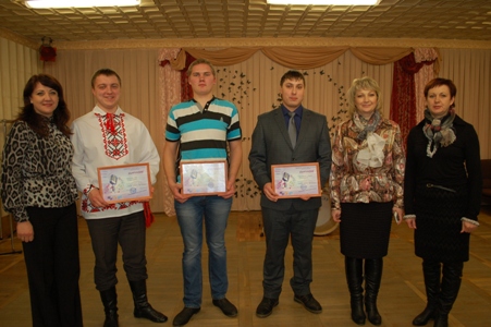Участники конкурса с жюри. Фото на память
