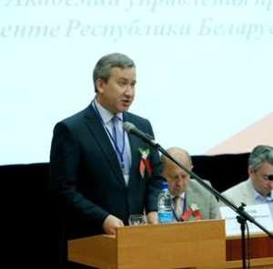 Выступает ректор Академии управления при Президенте Республики Беларусь Марат Жилинский