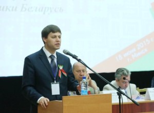 Выступает первый заместитель министра связи и информатизации Беларуси Дмитрий Шедко