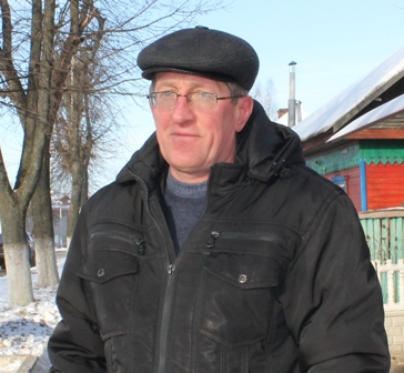 Александр Толкачев, специалист РУЭС: – Конечно, это праздник. В нашей семье мы дарим детям открытки, меня больше радуют сладкие подарки, которые близкие часто преподносят. Сам праздник мы традиционно отмечаем дома, с семьей, за праздничным ужином.