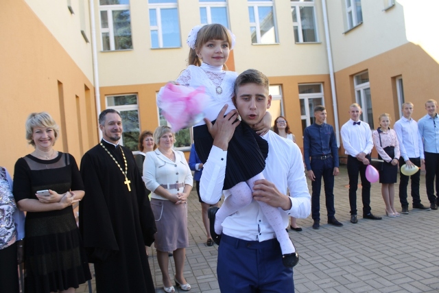 школа д. Хизов