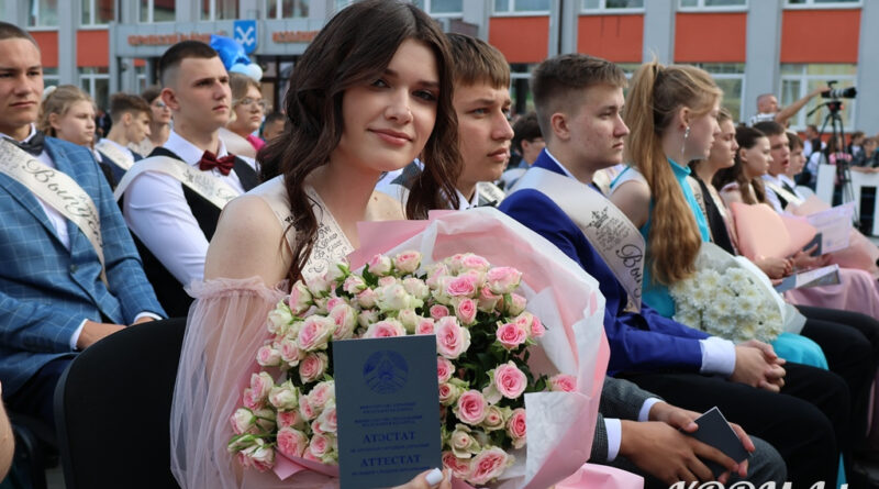 КАК ЭТО БЫЛО: в Корме выпускников проводили во взрослую жизнь
