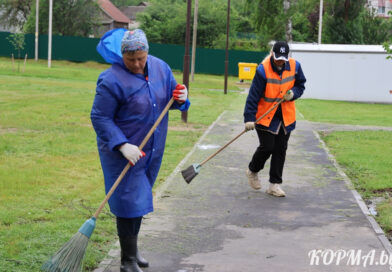 В их руках уют и порядок: дворники КЖПУП «Корма» трудятся, не взирая по погоду
