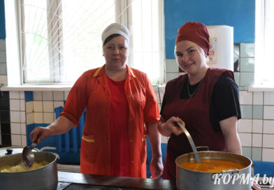 Сытно и вкусно: в столовой агрогородка Хизов к приготовлению обедов подходят особенно тщательно