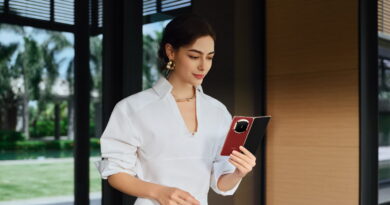 Тонкий и с флагманской камерой. В Беларуси начались продажи складного смартфона Huawei Mate X7